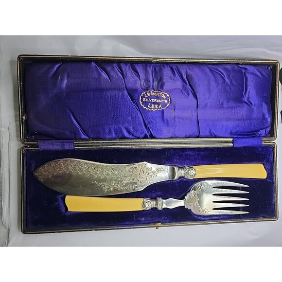 J.R. MORTON LEEK SILVERSMITH SILVER fish serving set handles STAMPED with Case - Picture 1 of 16